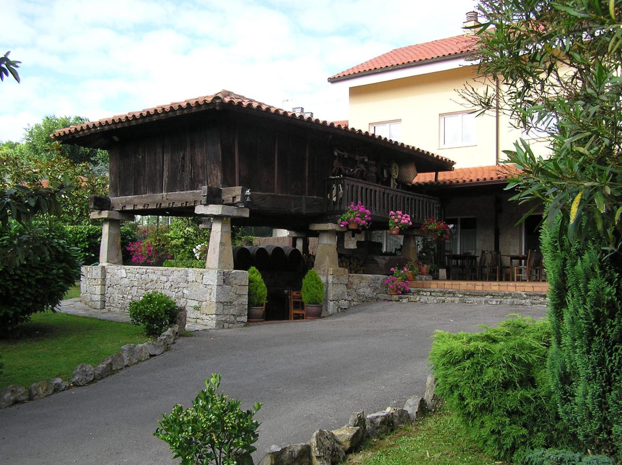 Hotel Entrevines Колунга Екстер'єр фото