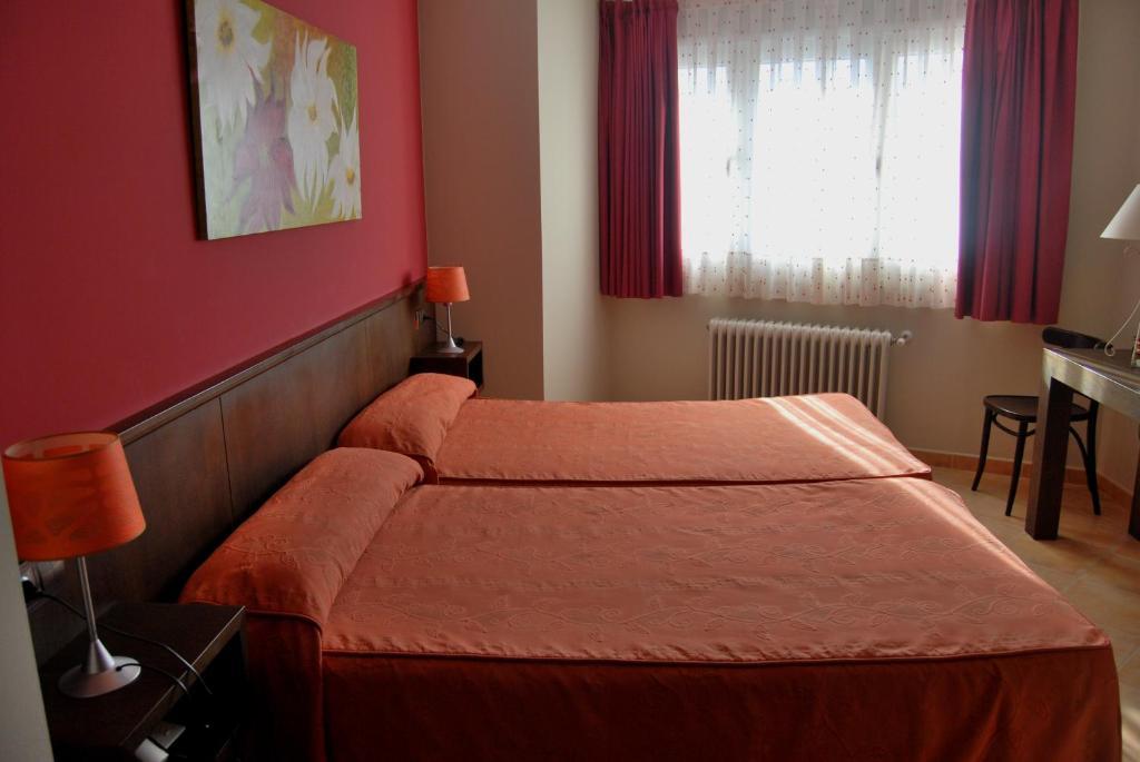 Hotel Entrevines Колунга Екстер'єр фото