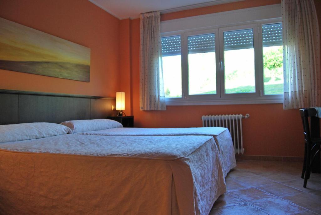 Hotel Entrevines Колунга Екстер'єр фото
